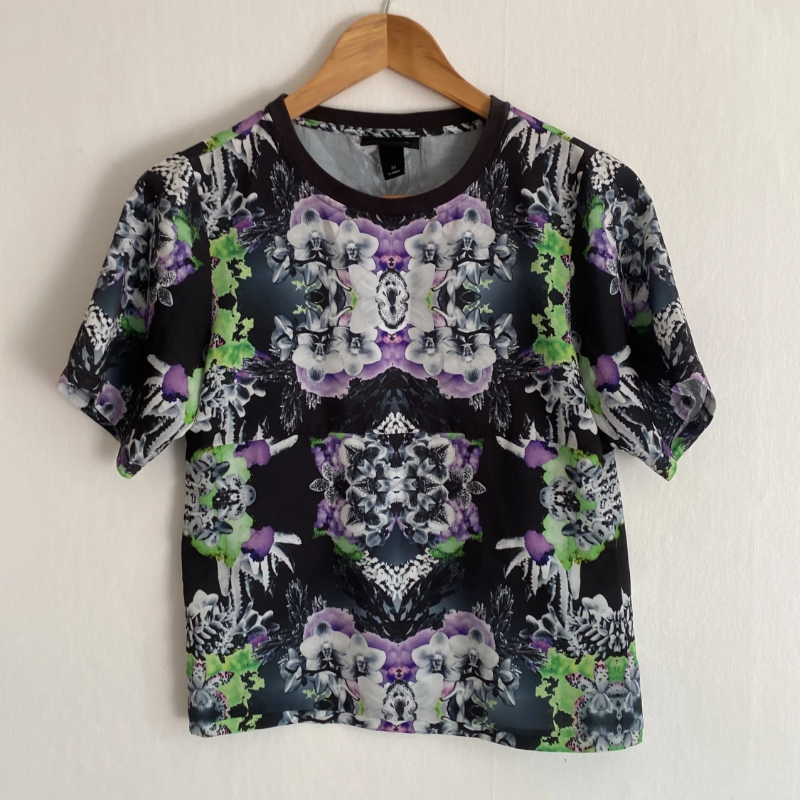 Set från Monki: blus och T-shirt  - 90