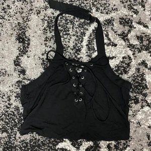 Killstar halter top - Inte min stil och kommer därför ej till användning! Gott skick!