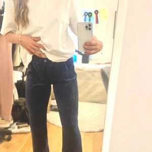 Mjukis  - Sköna mjukisbyxor med lite glans.