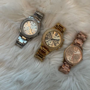 Regal klocka - Klockor 150kr styck samtliga behöver nytt batteri förutom den guldiga 