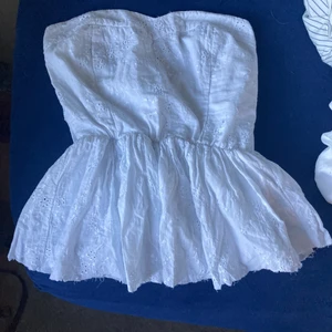 sommartopp - Köpte den som en klänning på secondhand som jag gjorde om till topp. 3 för 2 på min sida!!