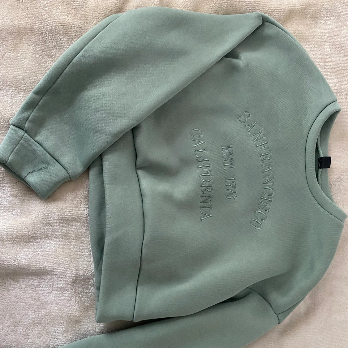 Grön croppad sweatshirt  - 90