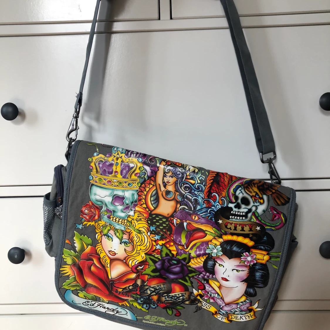 Ed hardy väska