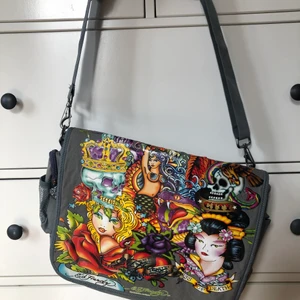 Ed hardy väska - ed hardy dataväska. Köpt på second hand 10/10 condition 