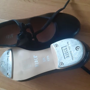 33/34 - Dansk skorn till barn 