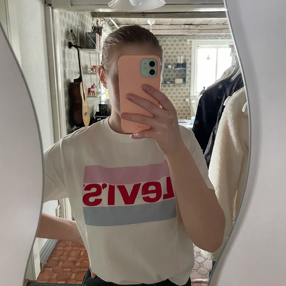 Levis t-shirt i bra skick. Använd fåtal gånger. T-shirts.