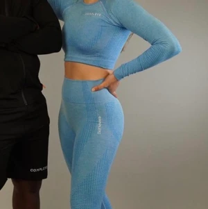 Träningkläder - Säljer detta fina träningsett från complete clothing. Använda fåtal gånger och är i fint skick.❤️köpte de nytt för 699. Kom privat för egna bilder 