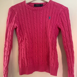 Tröja från Ralph Lauren - Stickad tröja från Ralph Lauren i strl XS. Väl använd men fint skick. Finns i Köping, frakt betalas av köparen :)