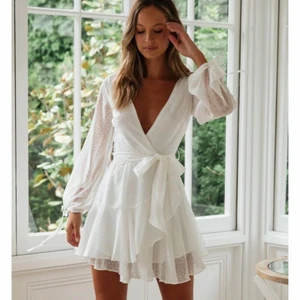 Klänning  - Klänning från Dennis Magic, använd 1 gång endast. Nypris ca 800 kr. Frakt tillkommer🖤