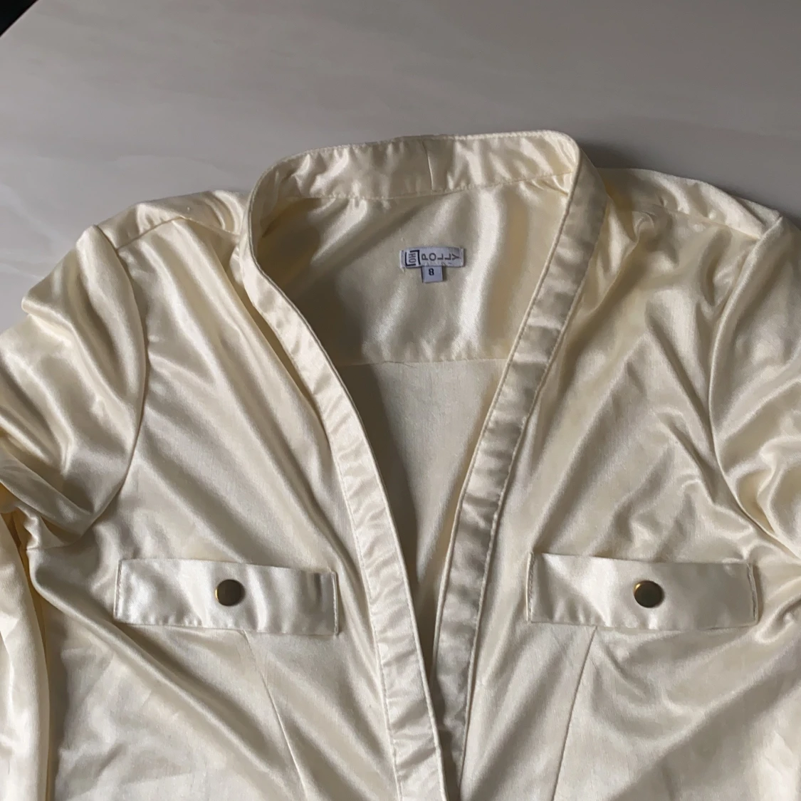 Snygg skörtKlänning i silk från Oh polly - 90