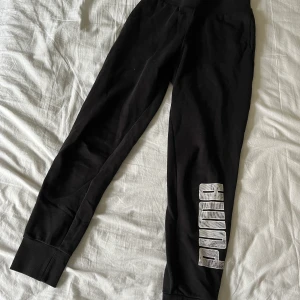 Puma mjukis - Ett par mjukisbyxor från Puma i storlek XS.