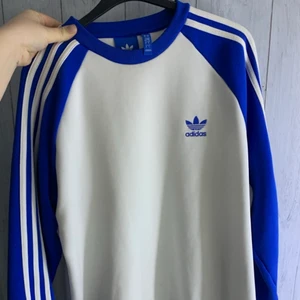 Adidas - Säljer nu min favorittröja, köpt för 7 år sen i butik. Nypris 799kr, mitt pris 250kr💙
