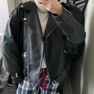 Oversize jacka - Oversize skinnjacka från missguided storlek 40 sitter som en M