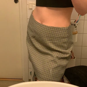 Monki kjol - Använd en gång, den är helt nästan helt ny! Lite för stor för mig men jag tycker den är jättefin.