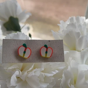 Äpple örhängen🍏🍎 - Söta små äpplen öronhängen🍎❤️