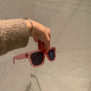 Solglasögon  - Liknande chimi solglasögon! Köpta på ur och Penn och väldigt fint skick! Skriv för fler bilder. 😋😋