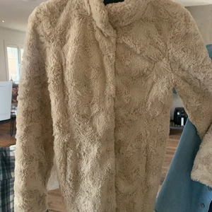 Jacka - Beige fluff jackavåren!!❤️