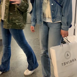 Bootcut - INTRESSEKOLL på min skit snygga lågmidjade bootcut jeans från Zalando! Köptes för två månader sen ungefär och är använda ett fåtal gånger⭐️har några andra jag använder mer så därför kollar jag intresset! Köpta för 549 och säljer för 400!❤️‍🔥