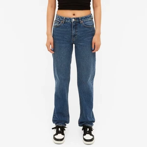 monki jeans - mörk blåa jeans i strl 24 från monki säljs för 250kr+frakt