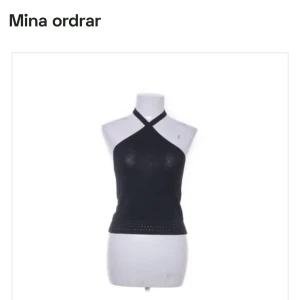 Halterneck top  - Skit söt topp köpt från selpy. Str M från hm. För liten för mej :/ fina detaljer nedan