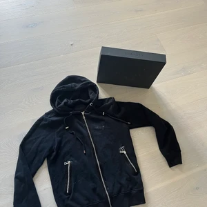 Limitato zip hoodie - Zip hoodie, toppen skick  Kvitto och box ingår Size s