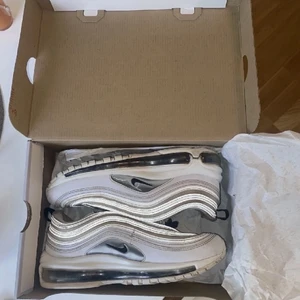 Nike sneakers - Sparsamt använda, men kommer inte längre till användning! 💓