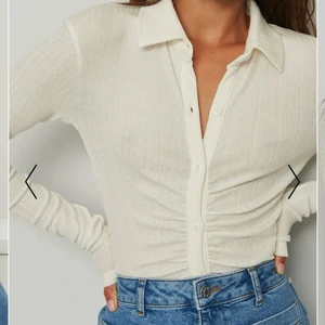 Topp - Säljer denna sjukt fina topp från NAKD som endast använts en gång, köparen står för frakten📦🚚🛍 