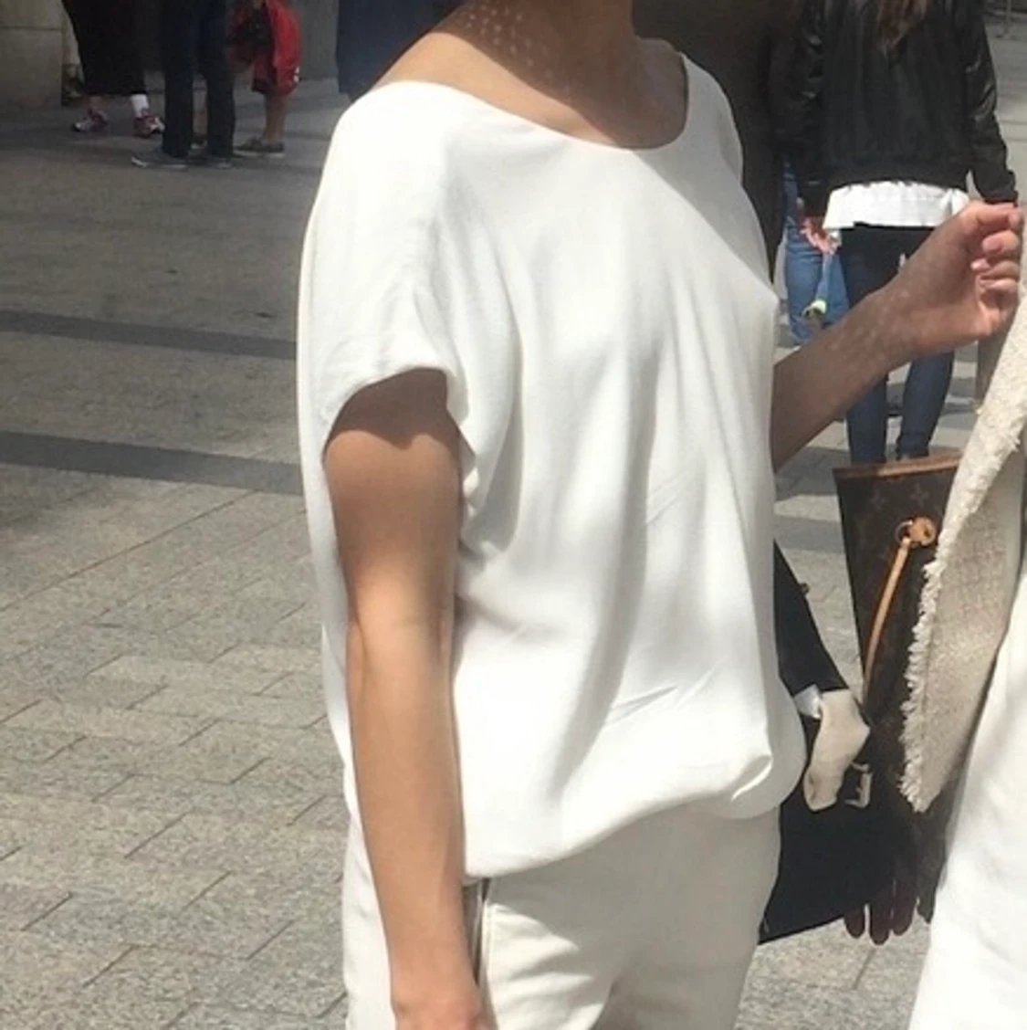 Snygg blus med öppen rygg  - 91