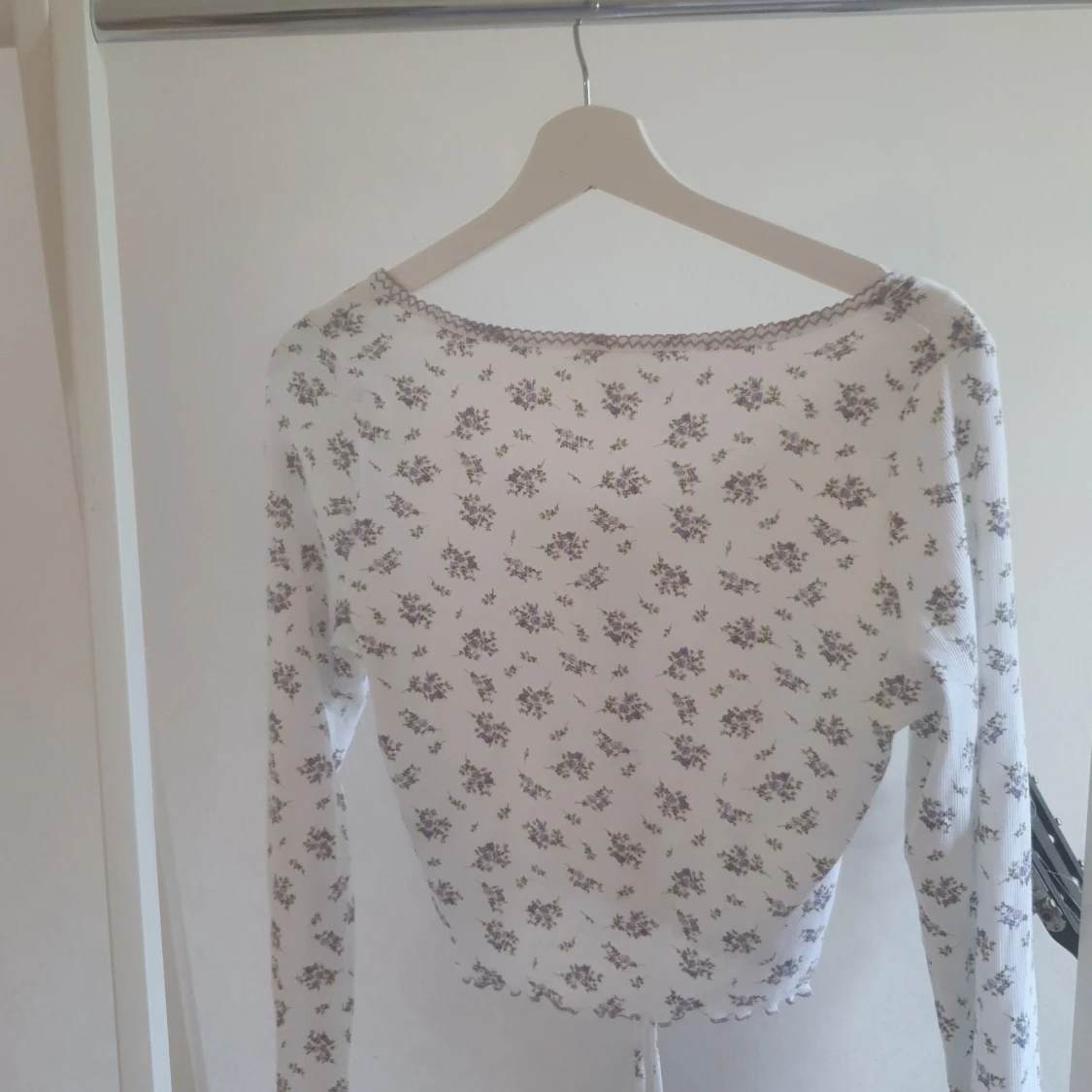 Blommig croppad tröja  - 91