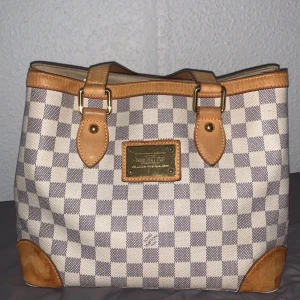 Louis vuitton väska  - Hej har en fin Louis vuitton väska som tyvärr inte kommer till användning. För fler bilder skicka pm. 