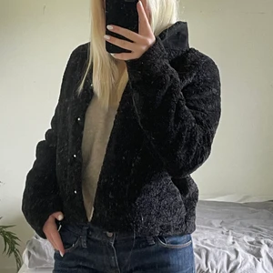 Jacka - Jacka från h&m, knappt använd och i fint skick, köparen står för frakten på 90kr