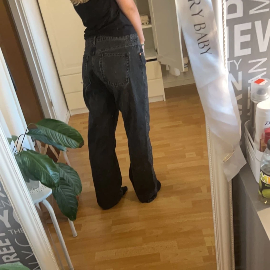 Svarta zara jeans - 90