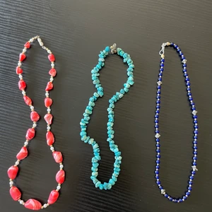 3st halsband - Säljer 3 färgglada halsband. 💗💙💜 1st 30kr 3st 75kr