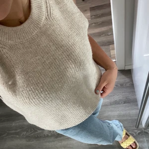 Stickad väst - Beige stickad väst🤎