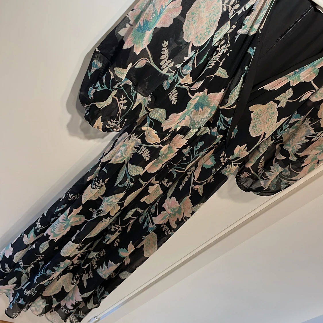 Mango blommig maxiklänning - 90