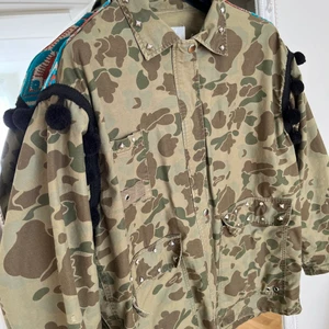 Zara jacka - Säljer min ursnygga mönstrade Zara jacka. Älskar detaljerna på den. I storlek 38. 