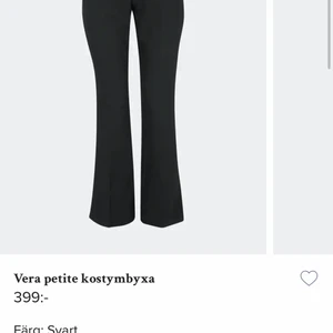 Kostymbyxa från bikbok - Säljer dessa populära (lågmidjade) kostymbyxorna som är slutsålda i flera storlekar. Strl 38 men sitter mer som 36