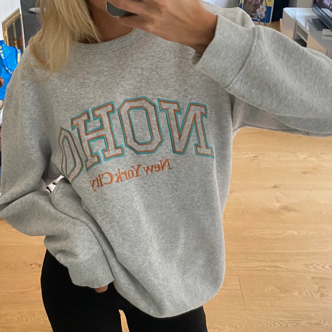 Grå sweatshirt med tryck