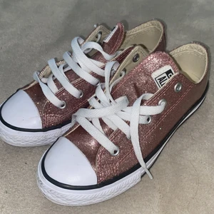 Rosa glittriga converse  - Använd två gånger men va lite för små