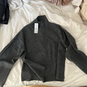 Stickad tröja  - Superfin stickad tröja i storlek XS, aldrig använd med lappar kvar