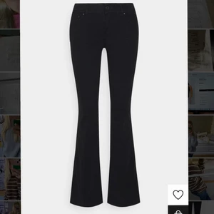 Svara jeans - säljer mina fina svara jeans eftersom dem inte kommer till användning! jätte fina och sköna. storlek: w:25 l:30 🙌🏼 Slutsålda i nästan alla storlekar. och original pris är 600. men 300 på rean 