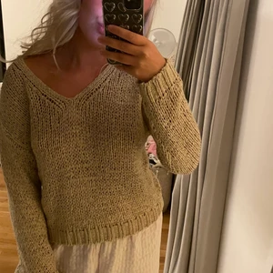 Fin tröja - Så fin tröja från Ginatricot. Rätt tunn då den är väldigt grovt stickad. Väldigt skön. Passar perfekt både till höst och sommar kvällarna. Storlek XS💞💞