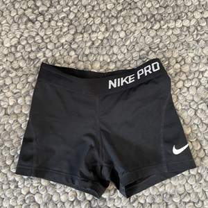 Nike PRO shorts som tyvärr är lite små på mig. 