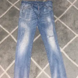 dsquared2 jeans, säljer pga är för små Storlek 16y