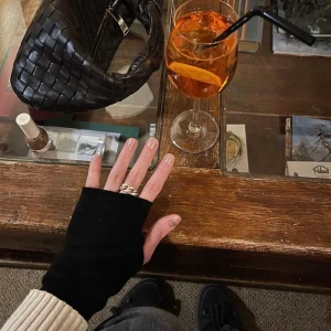 Svarta torgvantar från Alvii - Svarta torgvantar från Alvii. Säljer för 100kr, köparen står för frakt. 