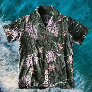 Hawaii skjorta. Storlek M