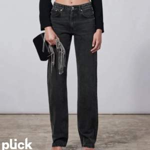 Straight Jeans från Zara. 200 kr + frakt. Skriv privat för mer bilder!❤