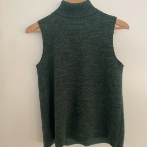 Grön väst - Jätte fin väst med hög krage dåren zara!