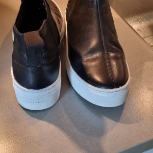 Vagabond - Helt nya!! Endast provade 1 gång men blev inte min smak och passade inte riktigt ihop med övrig klädstil 🙈  Strl 38  Nypris 998 kr Köparen står för frakten 💕