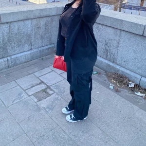 Cargo pants - Råka beställa två par sedan var det försent att returnera det andra paret så de är helt oanvända